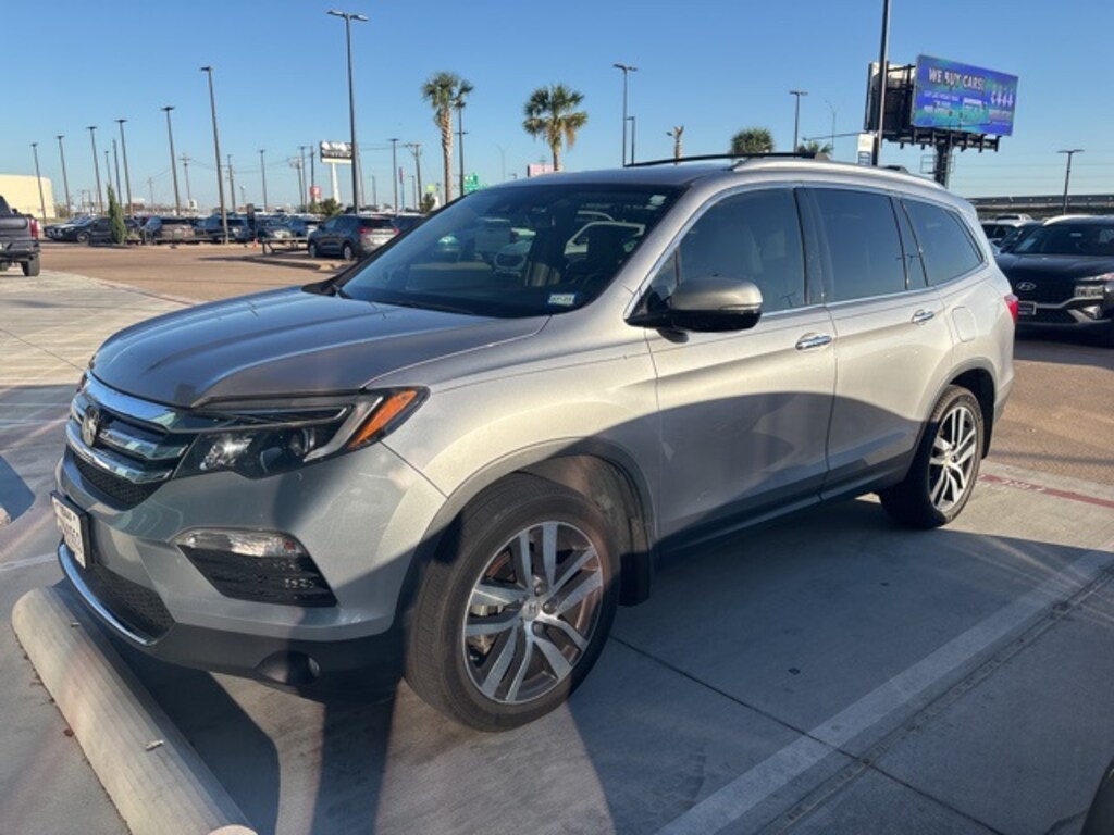 Used 2017 Honda Pilot Touring AWD SUV