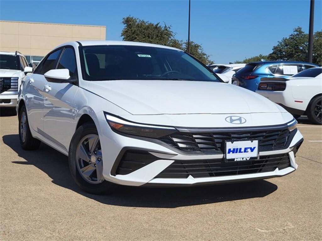 New 2025 Hyundai Elantra SE Sedan