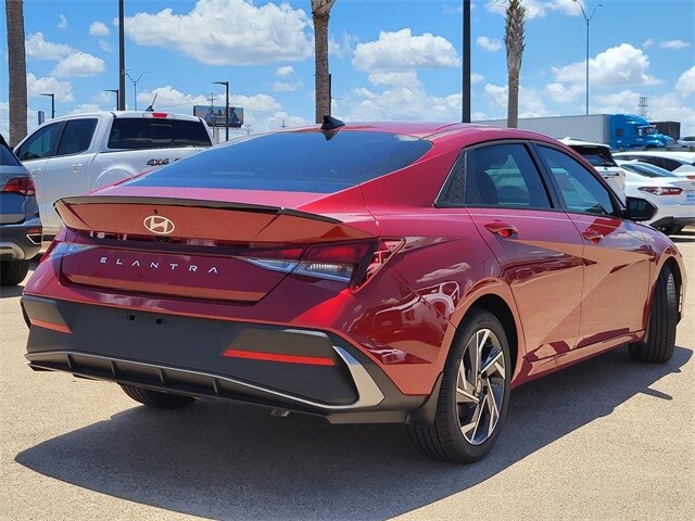 2025 Hyundai Elantra SEL Sport photo 4