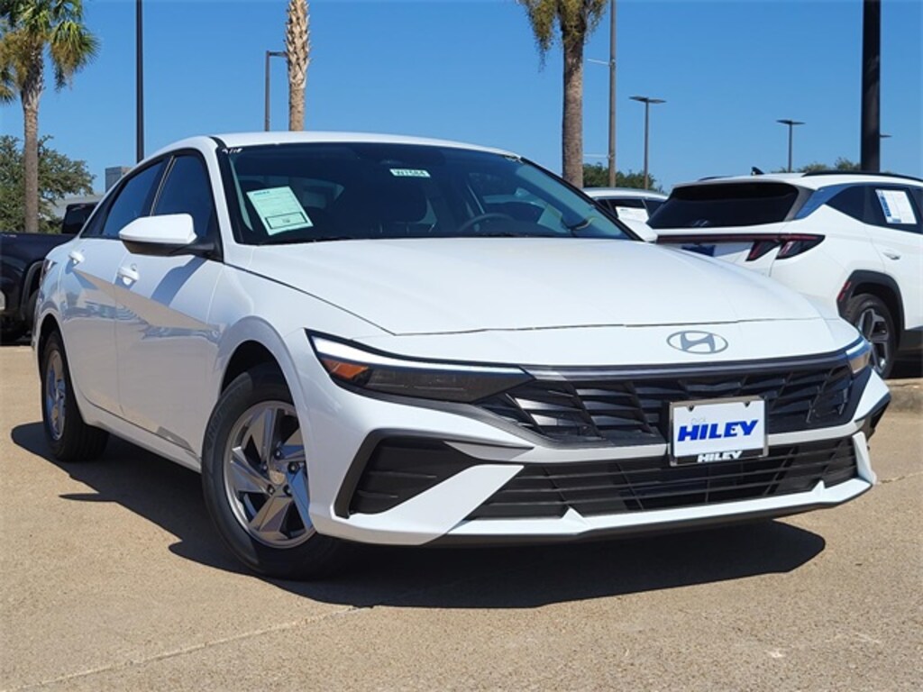 New 2025 Hyundai Elantra SE Sedan
