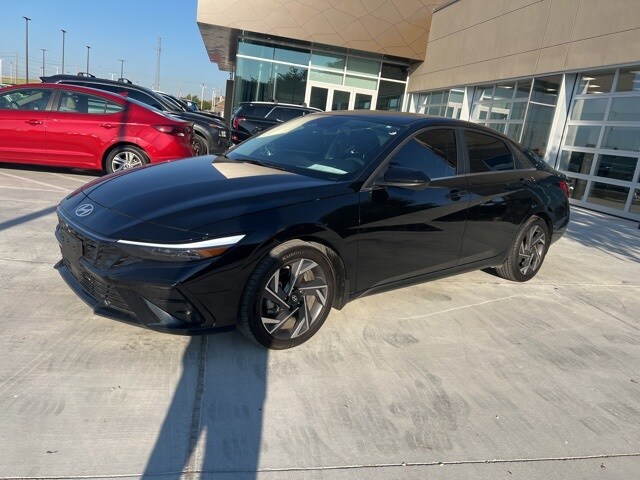 2024 Hyundai Elantra SEL photo 3