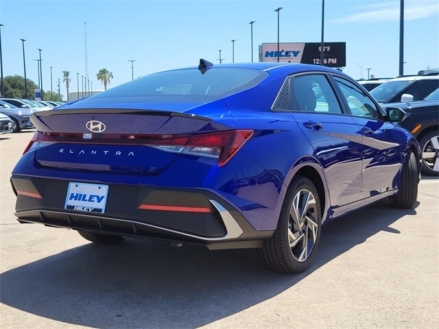 2025 Hyundai Elantra SEL Sport photo 4