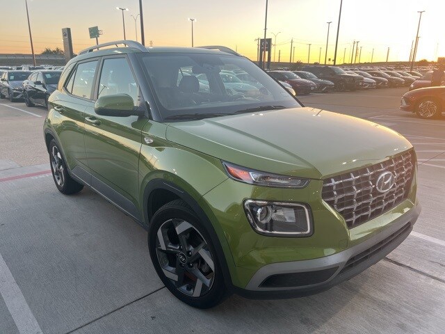 2023 Hyundai Venue SEL photo 3