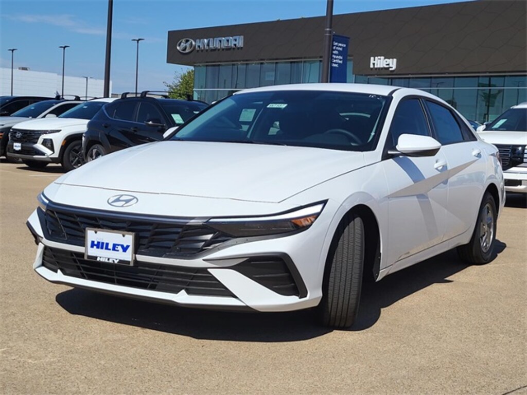 New 2025 Hyundai Elantra SE Sedan