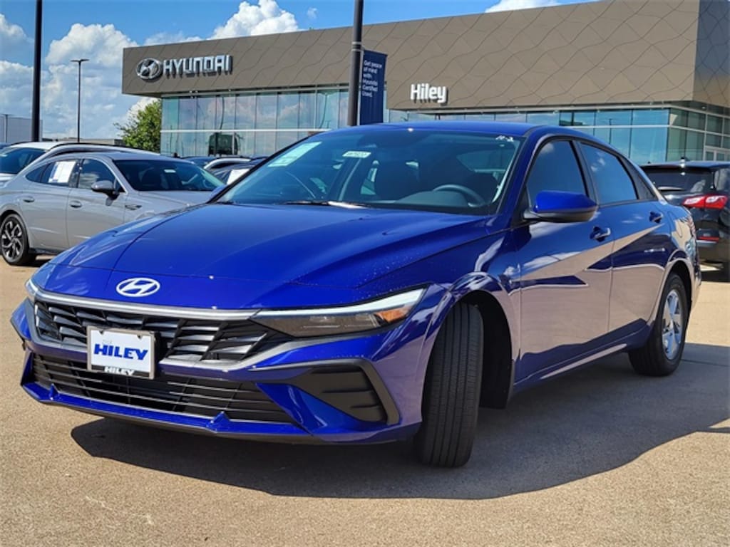 New 2025 Hyundai Elantra SE Sedan