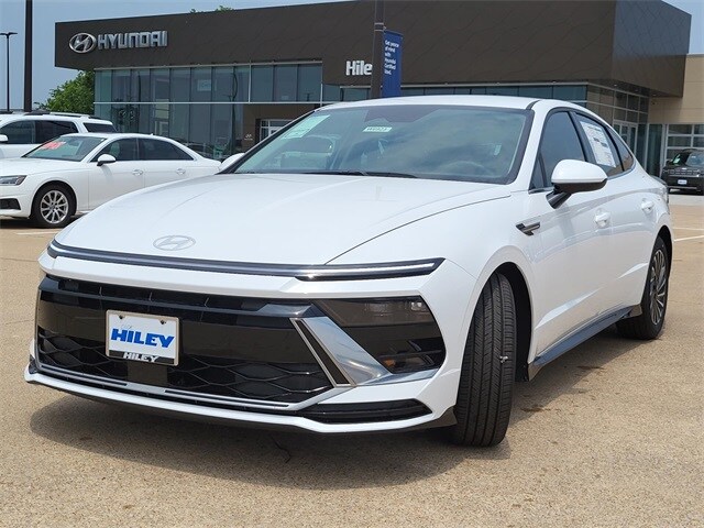 2025 Hyundai Sonata Hybrid SEL photo 2