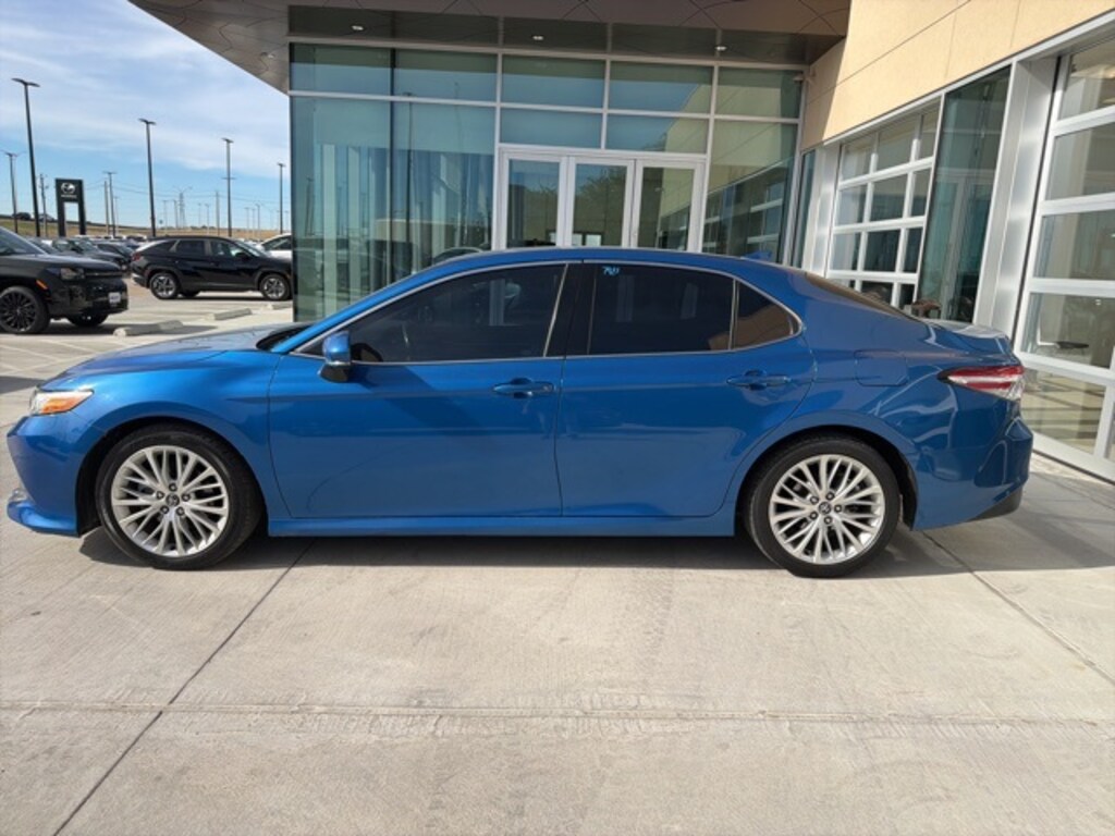 Used 2020 Toyota Camry XLE Sedan