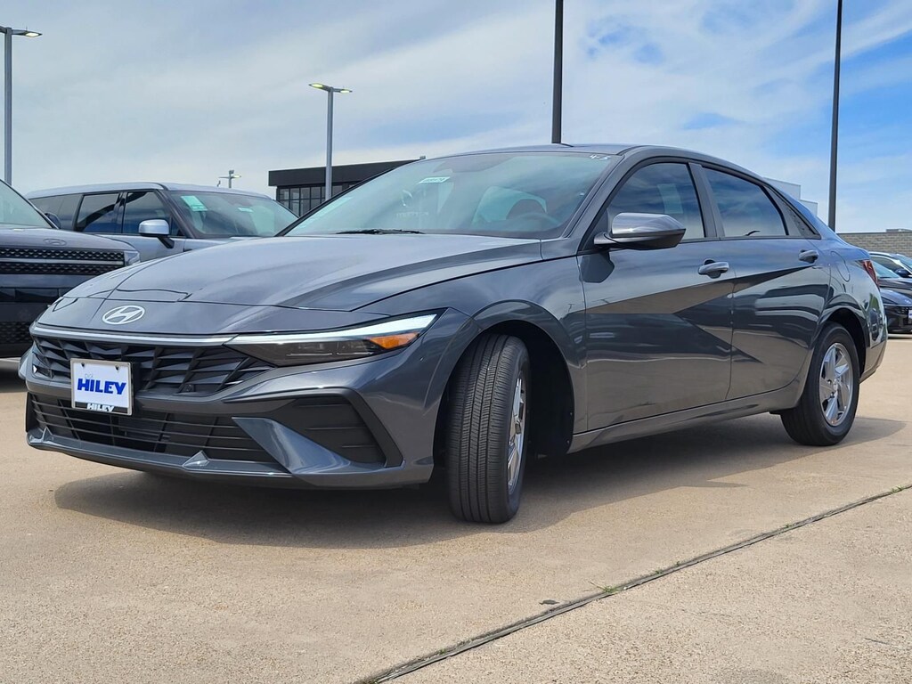New 2026 Hyundai Elantra SE Sedan