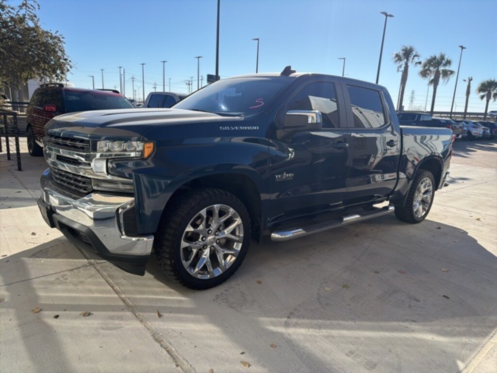 Used 2020 Chevrolet Silverado 1500 LT Truck Crew Cab