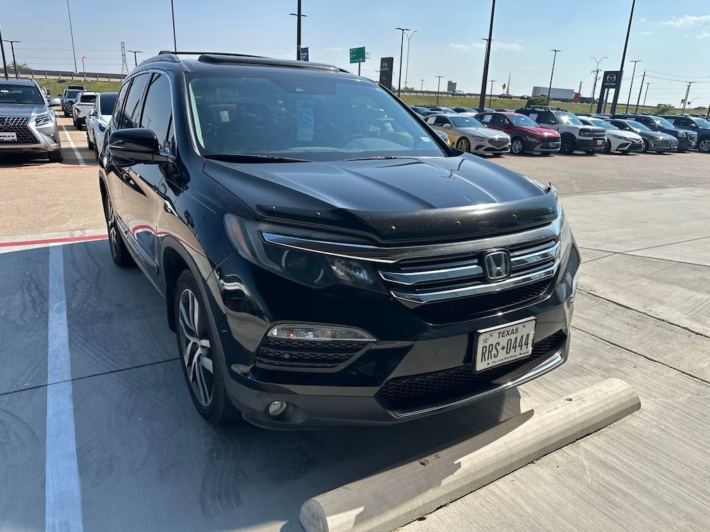 Used 2017 Honda Pilot Touring FWD SUV