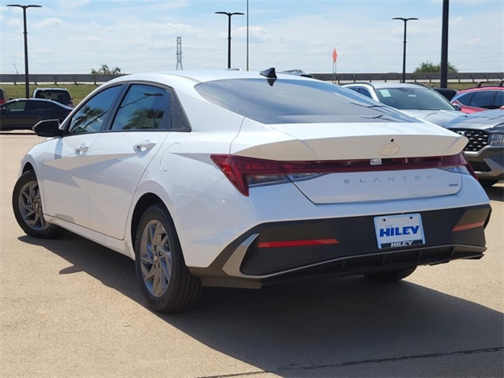 New 2025 Hyundai Elantra Hybrid Blue Sedan