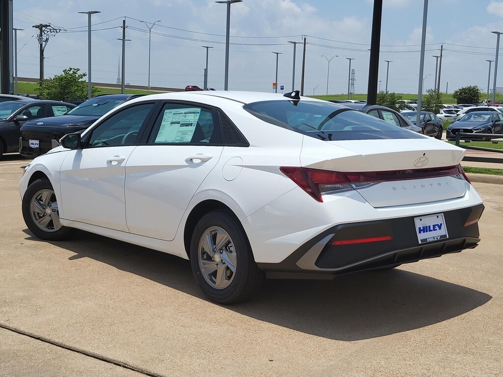 New 2026 Hyundai Elantra SE Sedan