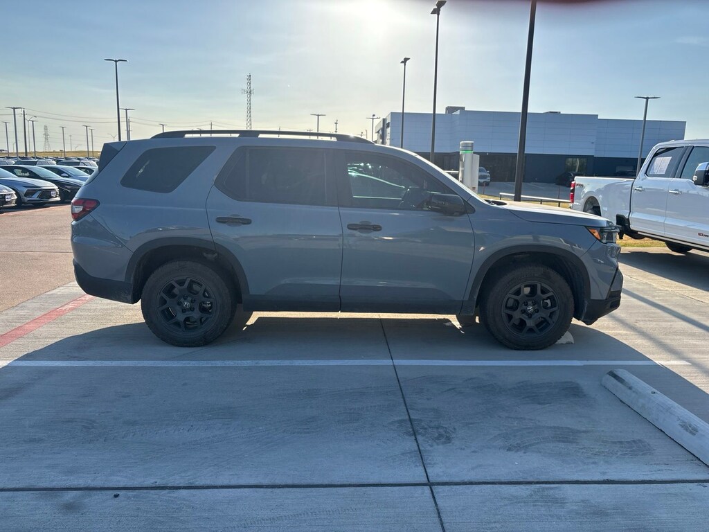 Used 2025 Honda Pilot TrailSport SUV