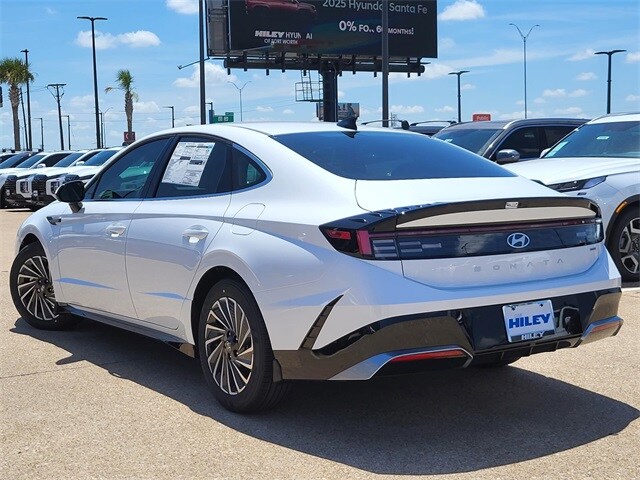 2025 Hyundai Sonata Hybrid SEL photo 3