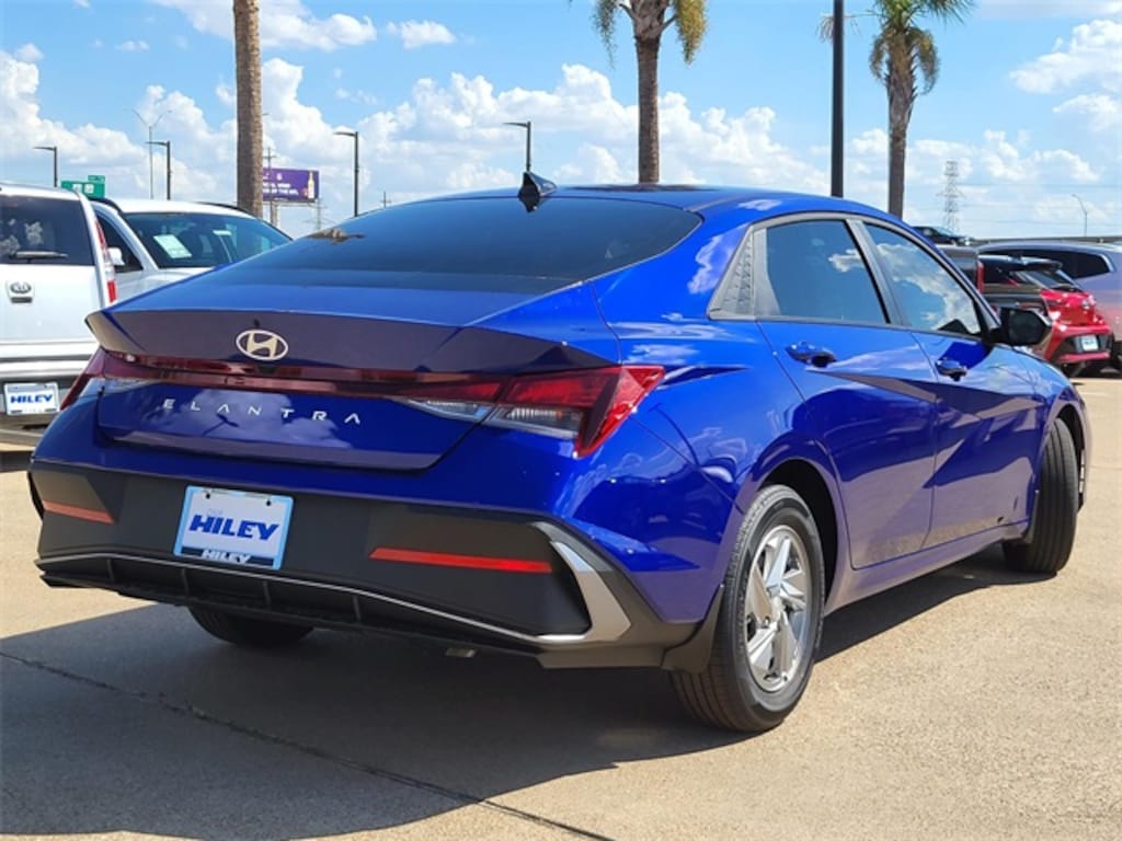 New 2025 Hyundai Elantra SE Sedan