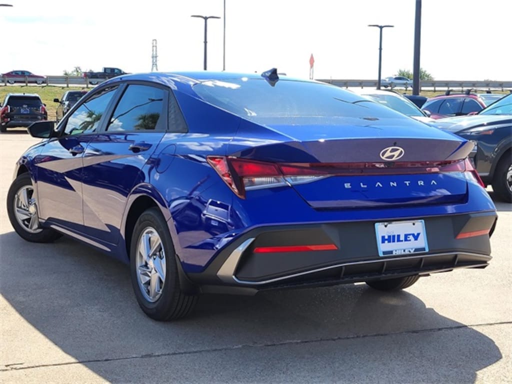 New 2025 Hyundai Elantra SE Sedan