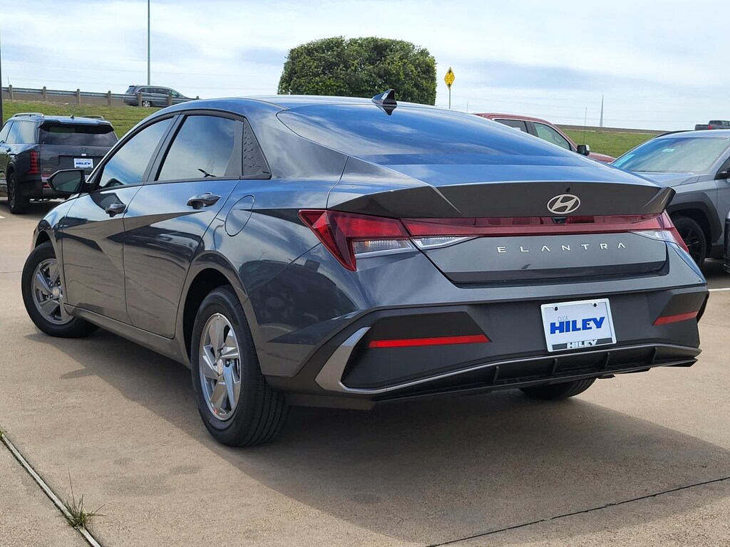 New 2026 Hyundai Elantra SE Sedan