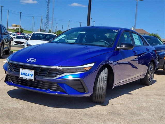 2025 Hyundai Elantra SEL Sport photo 2