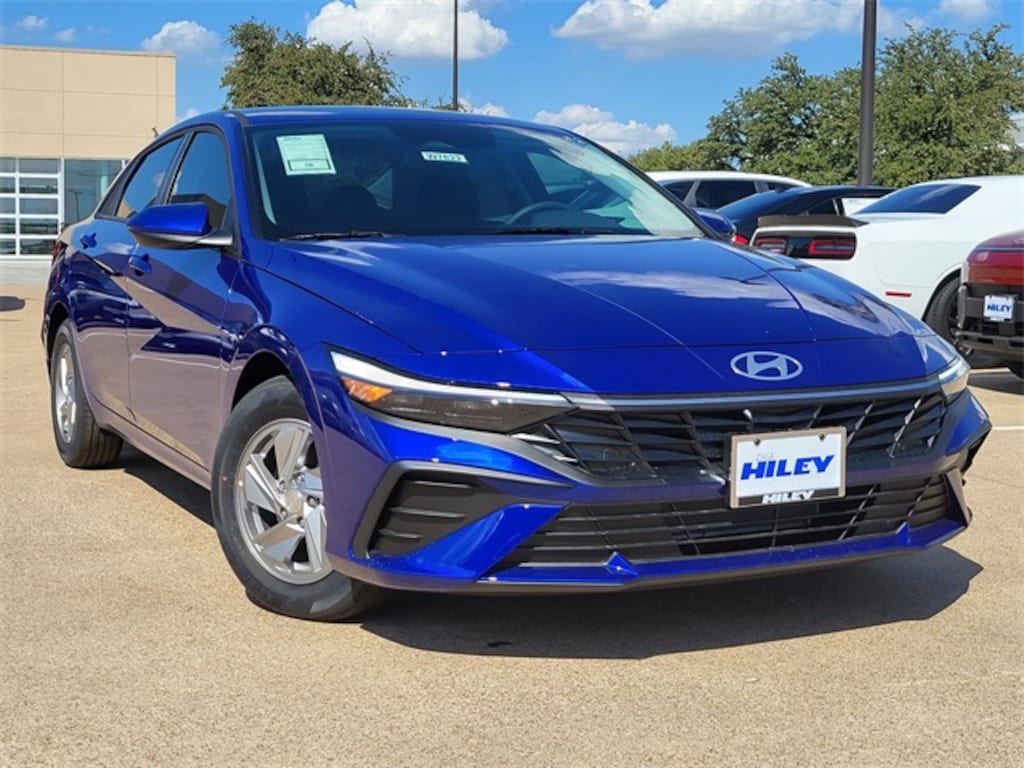 New 2025 Hyundai Elantra SE Sedan