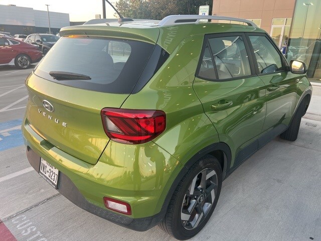 2023 Hyundai Venue SEL photo 4