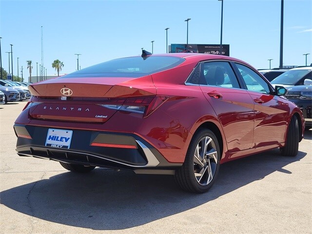2025 Hyundai Elantra Limited photo 3