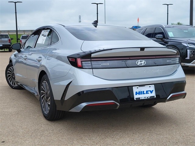 2025 Hyundai Sonata Hybrid SEL photo 3