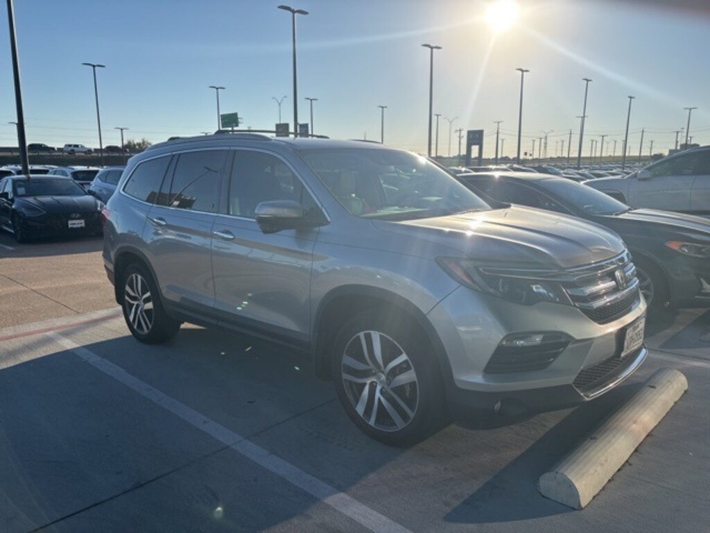 Used 2017 Honda Pilot Touring AWD SUV