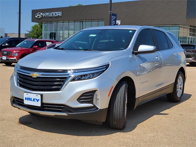2022 Chevrolet Equinox LT photo 2