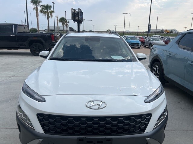 2022 Hyundai Kona Limited photo 2