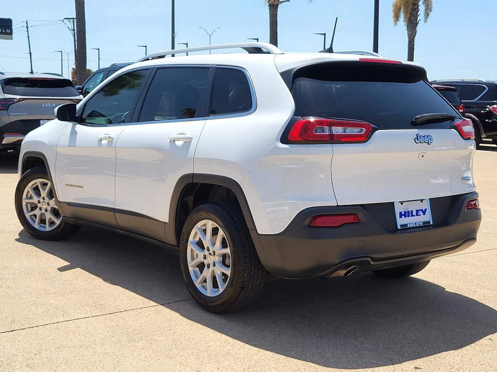 Used 2018 Jeep Cherokee Latitude Plus FWD SUV