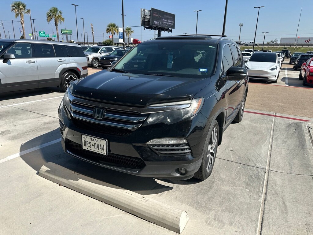 Used 2017 Honda Pilot Touring FWD SUV