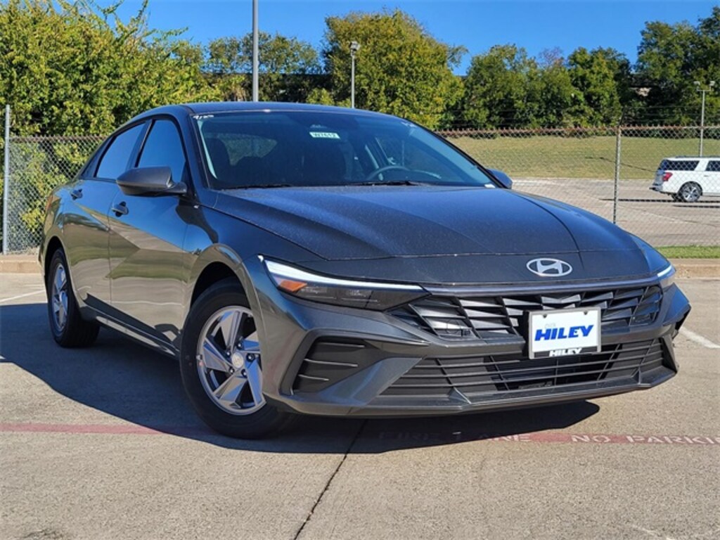 New 2025 Hyundai Elantra SE Sedan