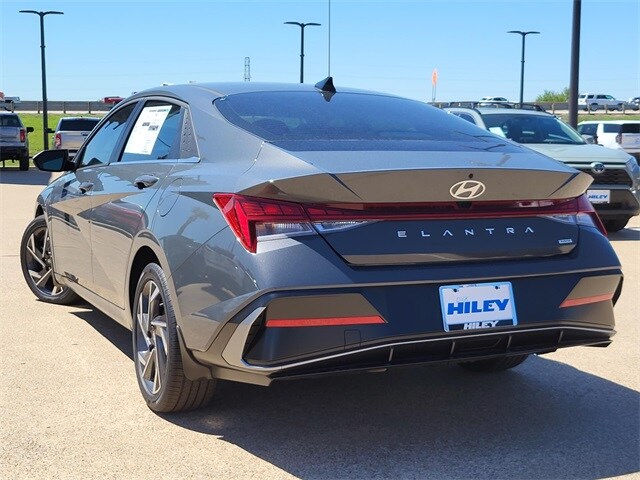 2025 Hyundai Elantra Hybrid Limited photo 3