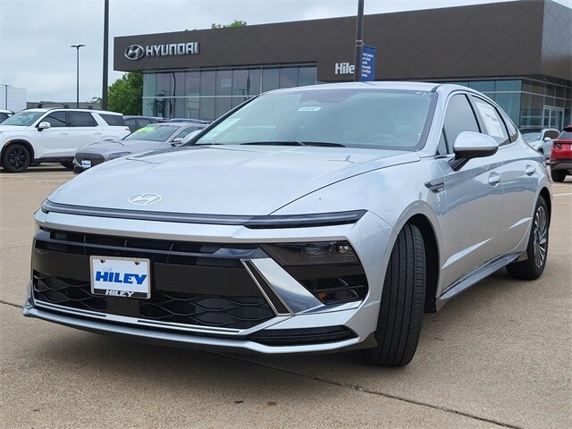 2025 Hyundai Sonata Hybrid SEL photo 2