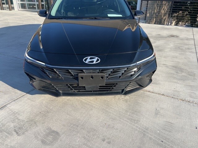 2024 Hyundai Elantra SEL photo 2