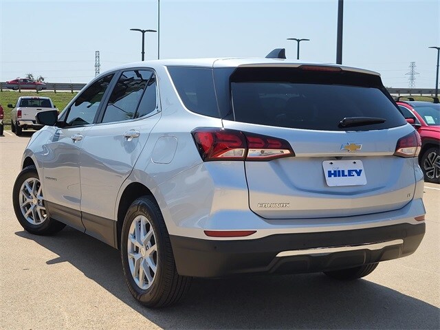 2022 Chevrolet Equinox LT photo 3