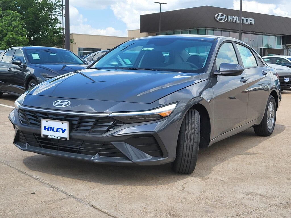 New 2026 Hyundai Elantra SE Sedan
