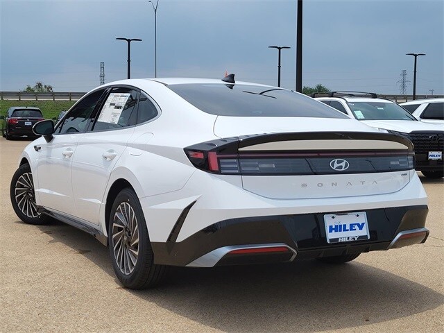 2025 Hyundai Sonata Hybrid SEL photo 3