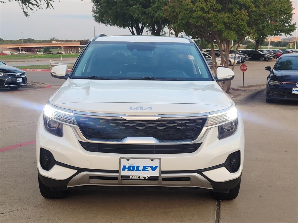 2022 Kia Seltos S photo 2