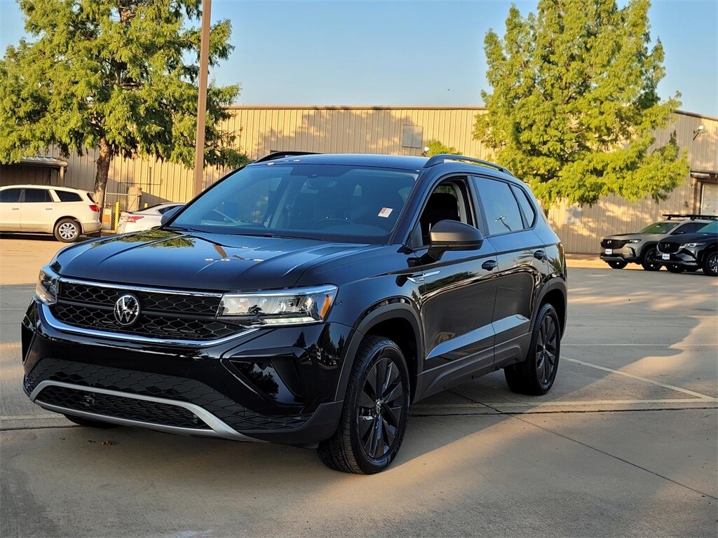 2023 Volkswagen Taos S photo 2