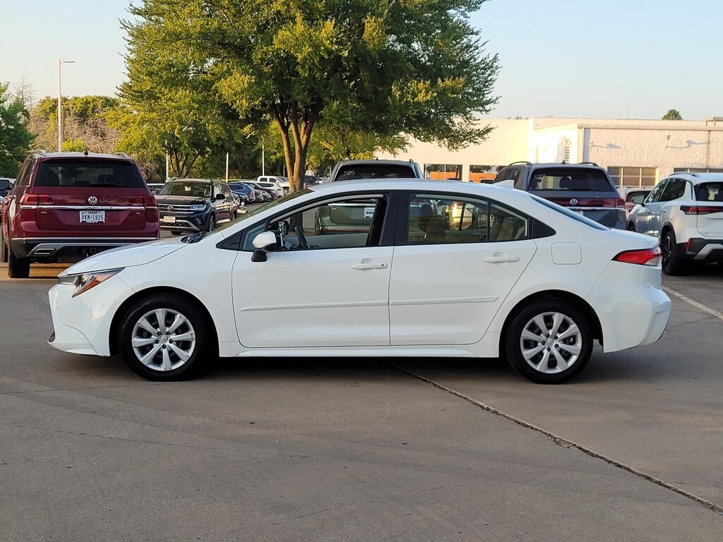 Used 2021 Toyota Corolla LE Sedan