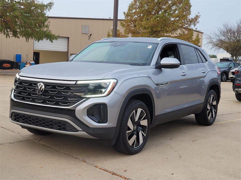 2025 Volkswagen Atlas Cross Sport SE Technology photo 2