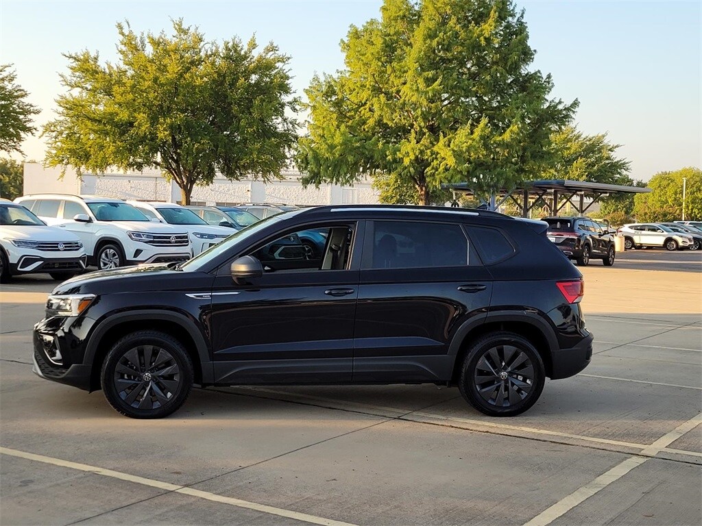 2023 Volkswagen Taos S photo 3
