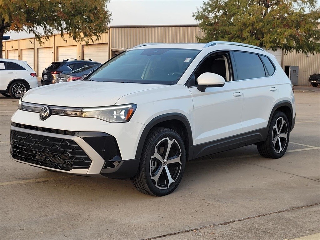 2025 Volkswagen Taos SEL photo 3