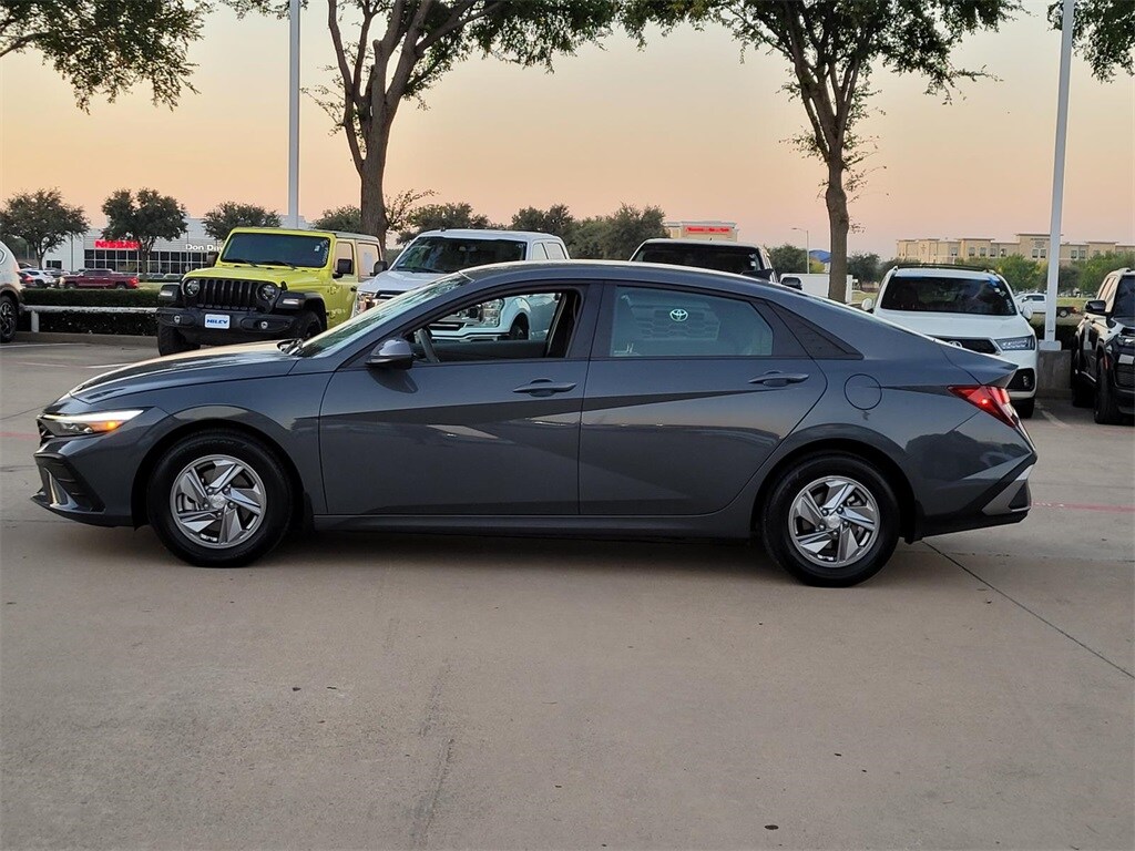Used 2025 Hyundai Elantra SE Sedan