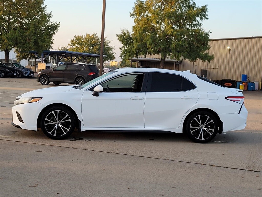 Used 2020 Toyota Camry SE Sedan