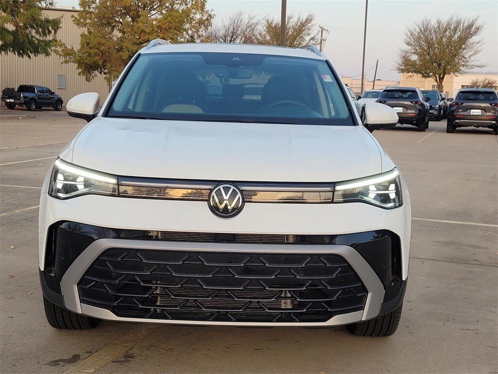 2025 Volkswagen Taos SEL photo 2