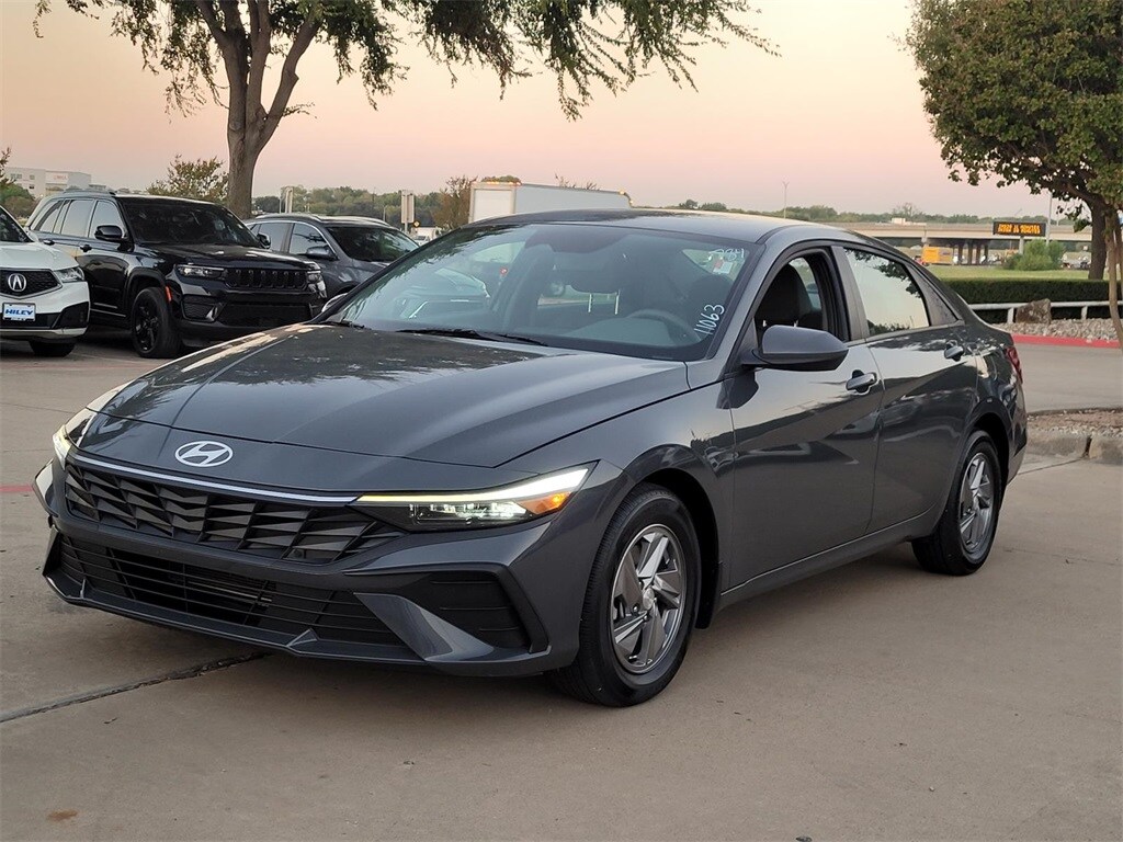Used 2025 Hyundai Elantra SE Sedan