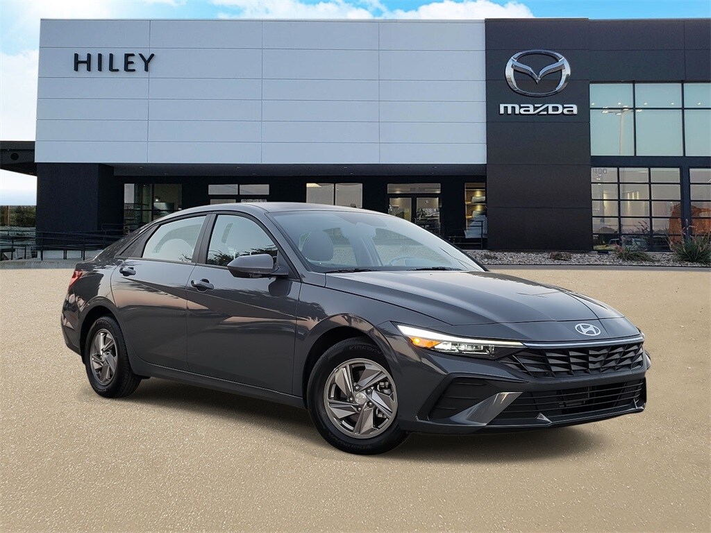 Used 2025 Hyundai Elantra SE Sedan