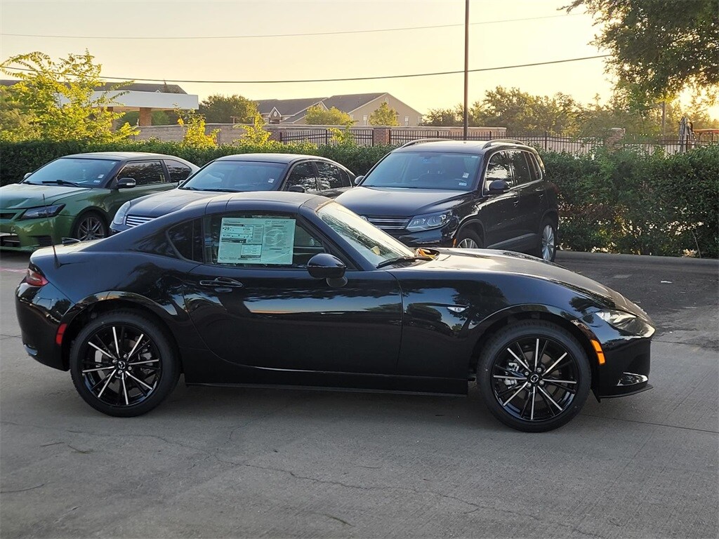 2025 Mazda MX-5 Miata Miata RF Grand Touring photo 2